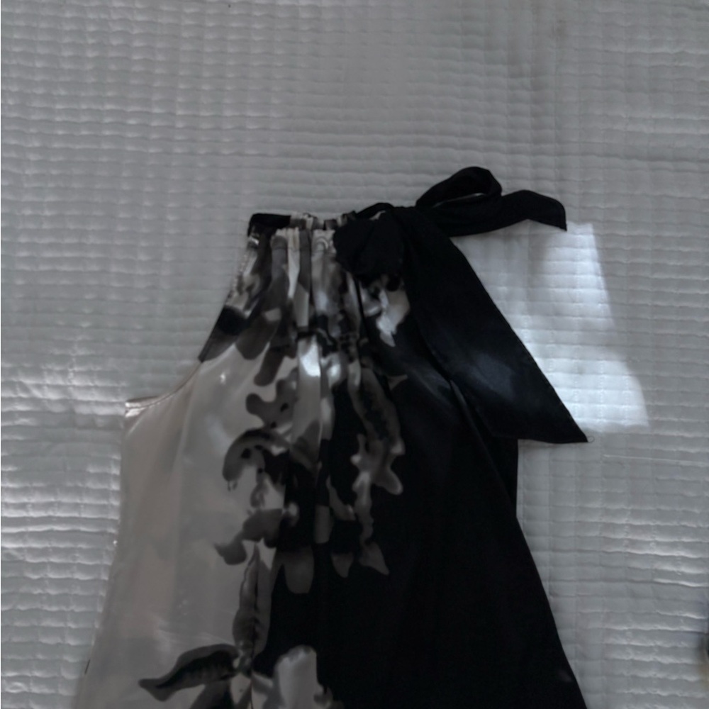 Elie Tahari Monochrome Floral Blouse